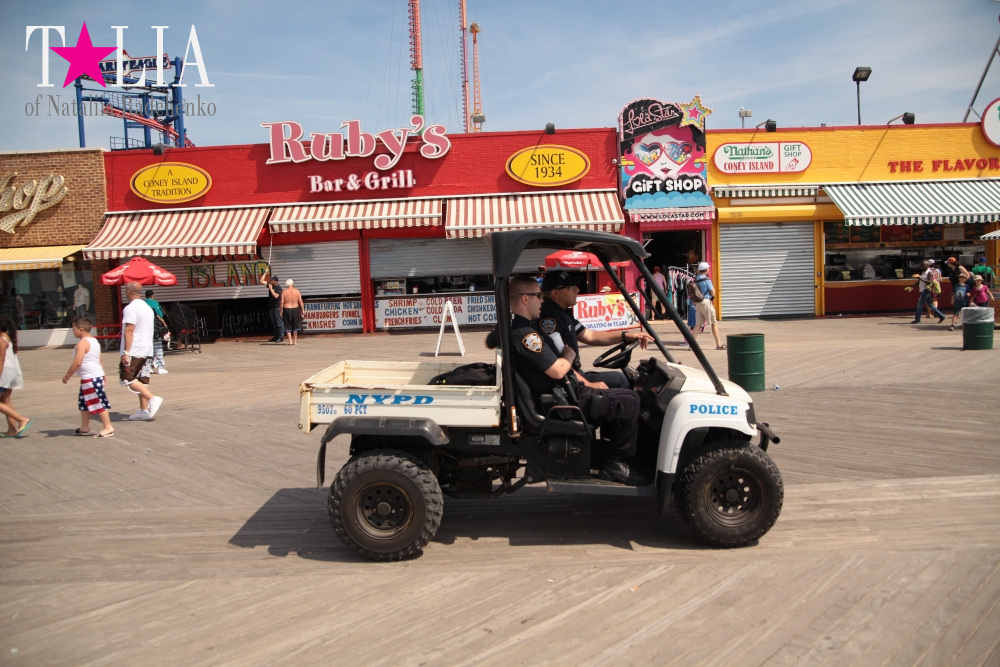 Лето в Нью-Йорке - это Кони-Айленд